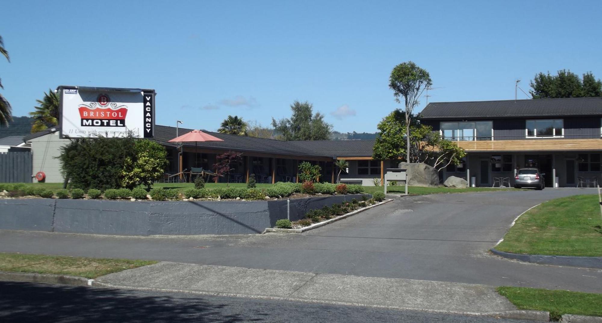 Bristol Motel Upper Hutt Extérieur photo
