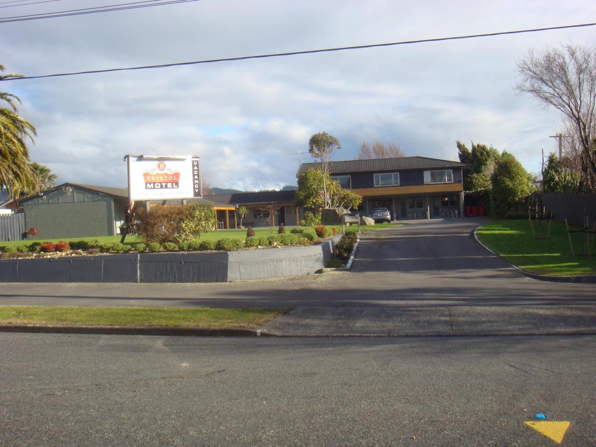 Bristol Motel Upper Hutt Extérieur photo